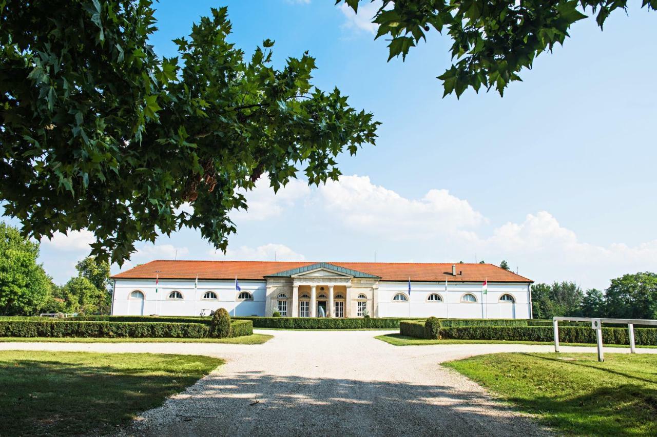 Pannonia Golf & Country Club Bed & Breakfast Alcsutdoboz Eksteriør bilde