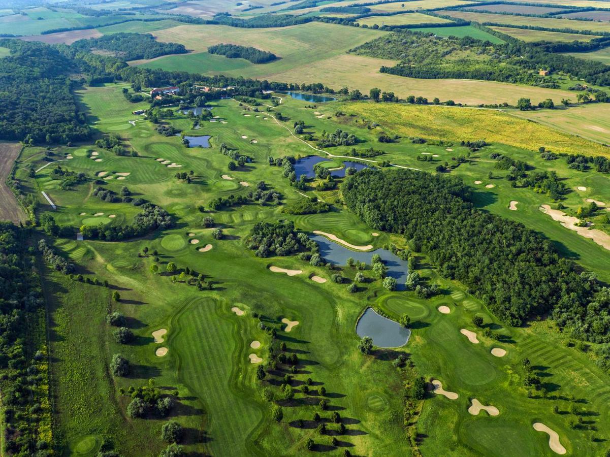 Pannonia Golf & Country Club Bed & Breakfast Alcsutdoboz Eksteriør bilde